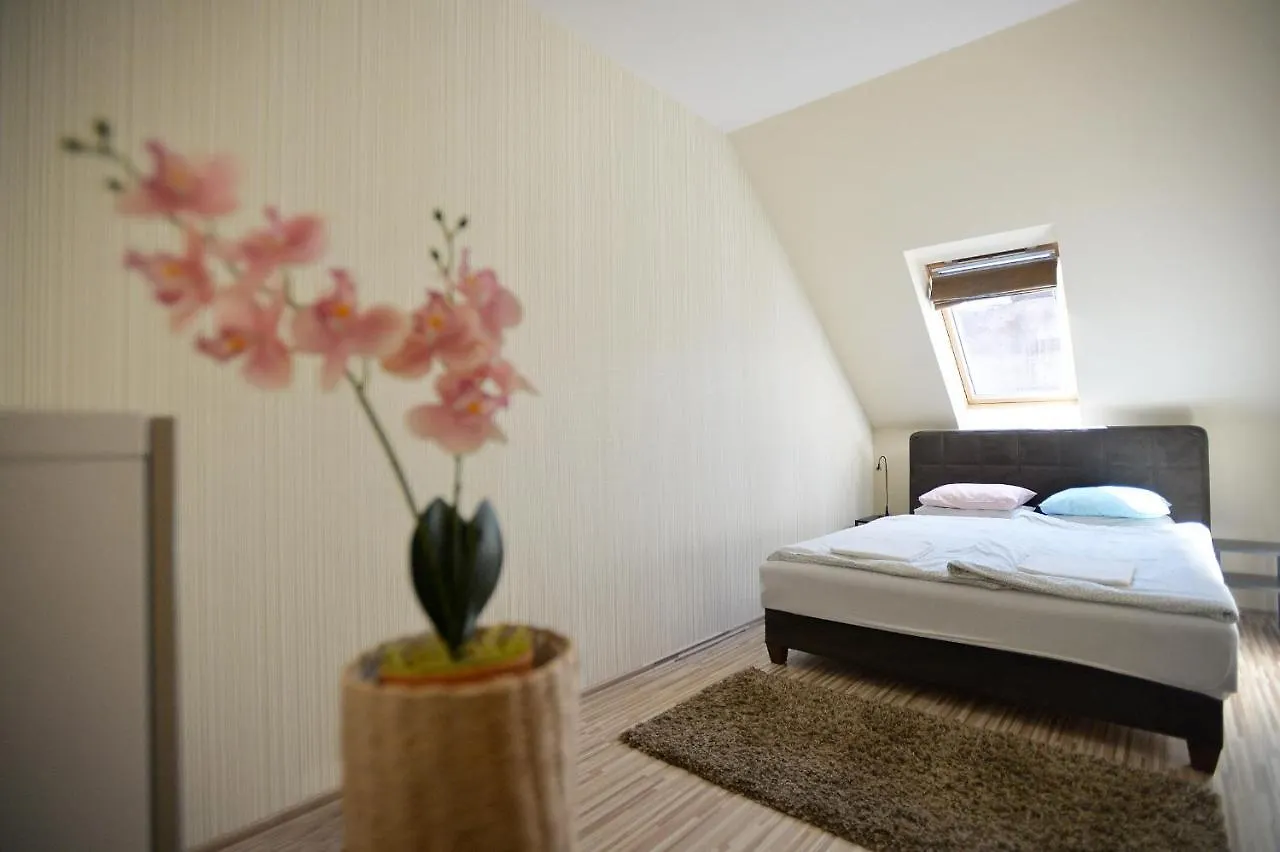 Family Deluxe Apartments Eger