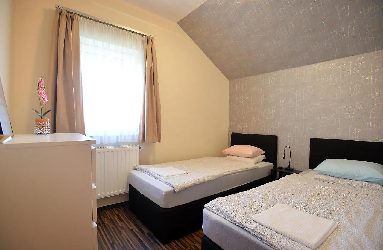 Family Deluxe Apartments Eger
